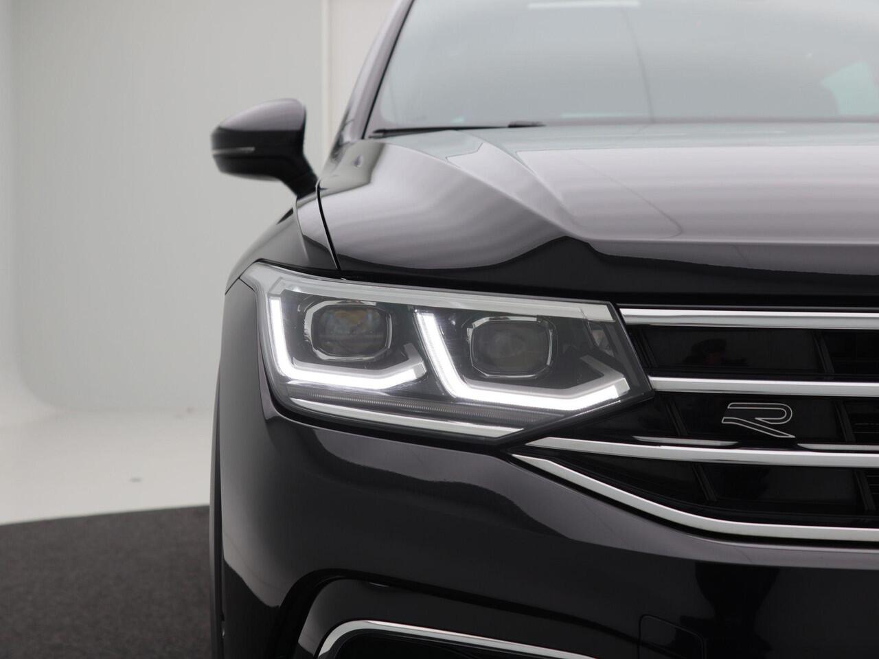 Volkswagen TIGUAN 1.5 TSi 150 Pk Automaat R-Line Business+ | IQ.Light Matrix LED | Panoramadak | Virtual Cockpit | Elektrische Stoelen | Trekhaak | 19 Inch | Leder | Camera | 39.655 KM!!