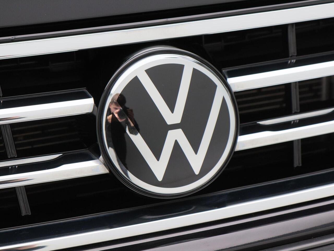 Volkswagen TIGUAN 1.5 TSi 150 Pk Automaat R-Line Business+ | IQ.Light Matrix LED | Panoramadak | Virtual Cockpit | Elektrische Stoelen | Trekhaak | 19 Inch | Leder | Camera | 39.655 KM!!