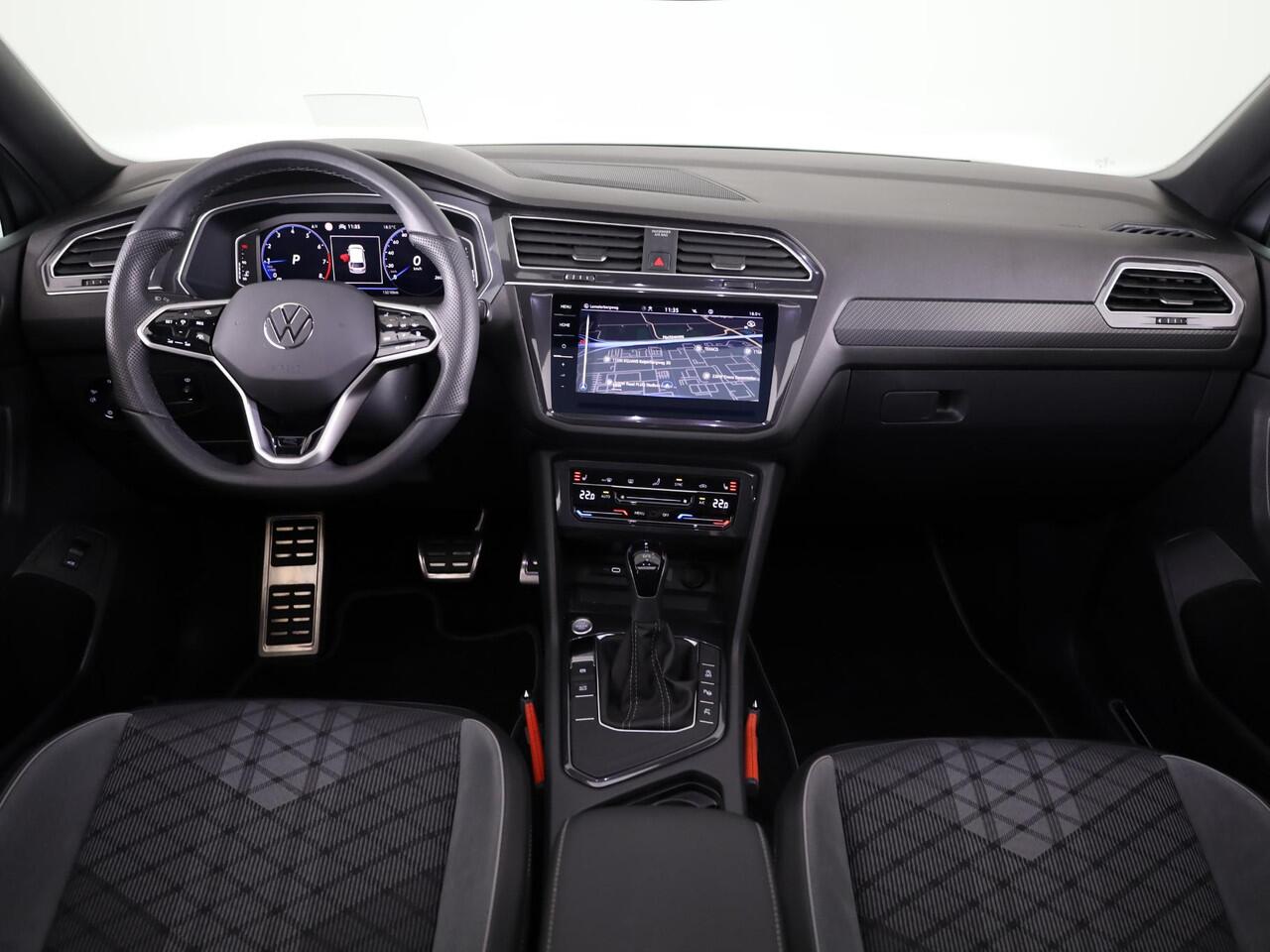 Volkswagen TIGUAN Allspace 1.5 TSI R-Line Business 150PK | Automaat (DSG) | Wegklapbare trekhaak | Panoramadak