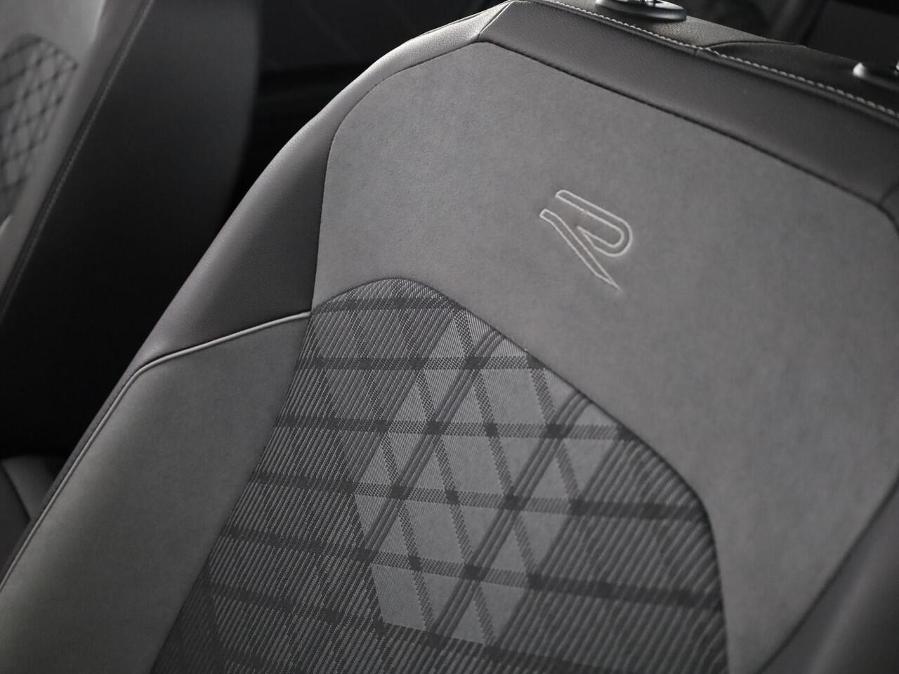 Volkswagen TIGUAN Allspace 1.5 TSI R-Line Business 150PK | Automaat (DSG) | Wegklapbare trekhaak | Panoramadak