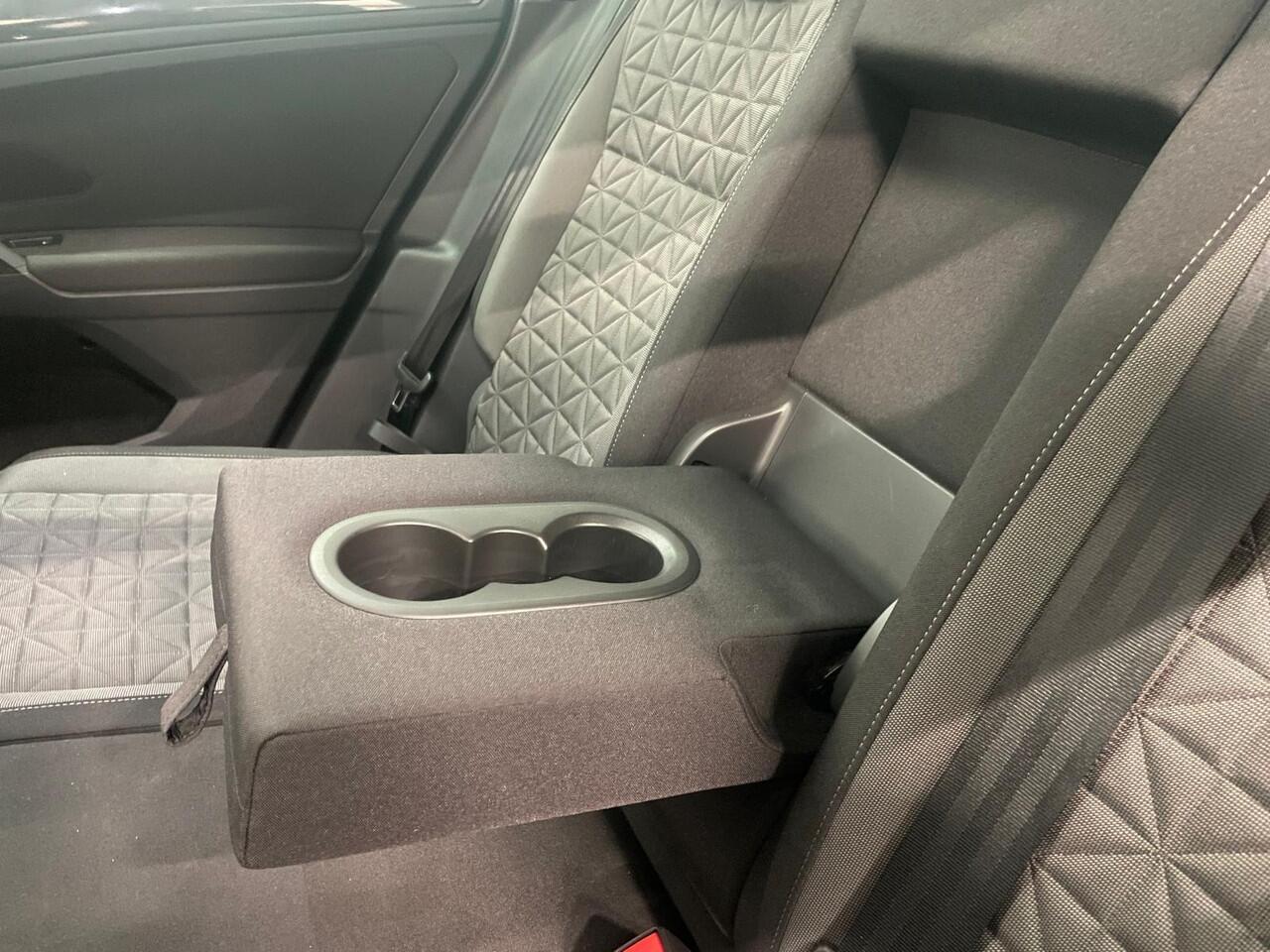 Volkswagen TIGUAN 1.4 TSI 245pk eHybrid Life Business Panoramadak Navigatie Apple Carplay/Android Auto Camera Parkeersensoren Adaptive Cruise Control Elektrische achterklep Virtual Cockpit Lichtmetalen velgen Climate Control