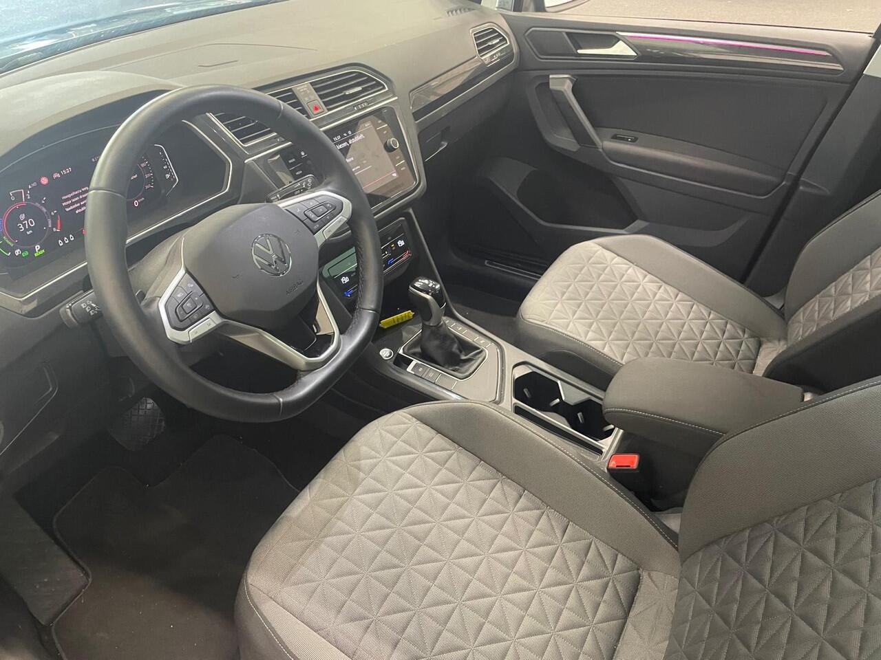 Volkswagen TIGUAN 1.4 TSI 245pk eHybrid Life Business Panoramadak Navigatie Apple Carplay/Android Auto Camera Parkeersensoren Adaptive Cruise Control Elektrische achterklep Virtual Cockpit Lichtmetalen velgen Climate Control