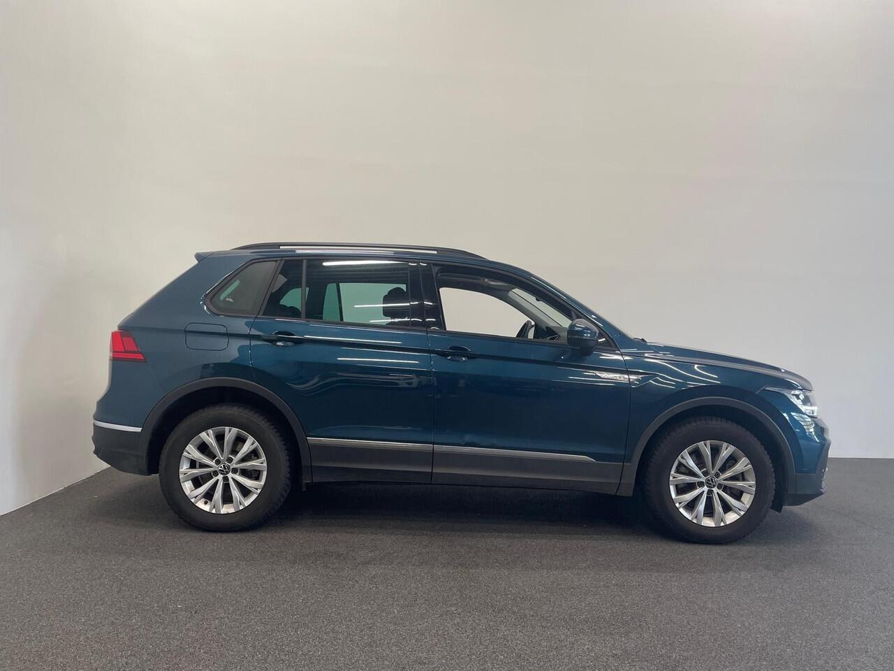 Volkswagen TIGUAN 1.4 TSI 245pk eHybrid Life Business Panoramadak Navigatie Apple Carplay/Android Auto Camera Parkeersensoren Adaptive Cruise Control Elektrische achterklep Virtual Cockpit Lichtmetalen velgen Climate Control