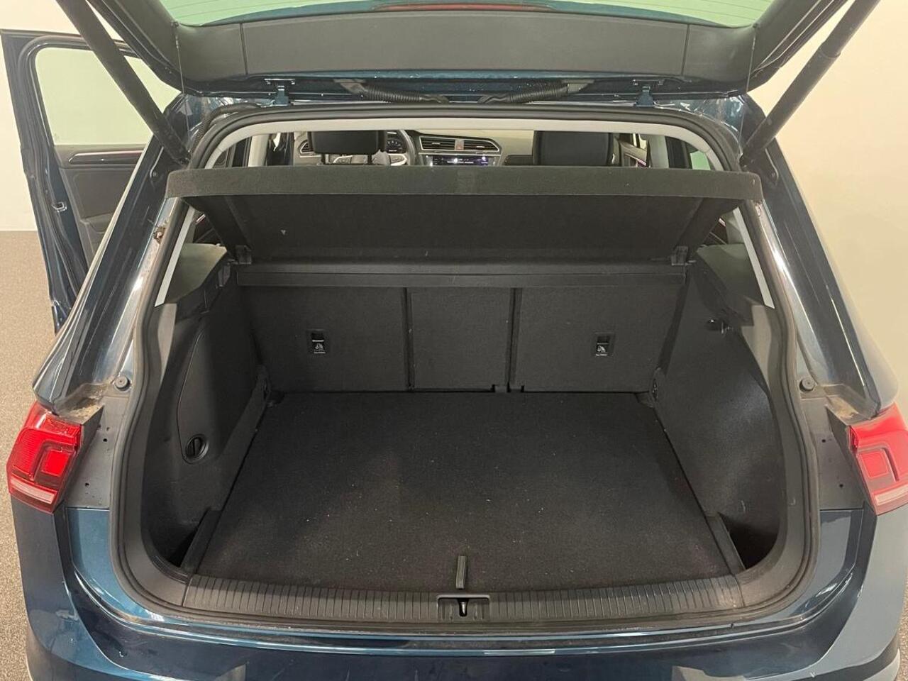 Volkswagen TIGUAN 1.4 TSI 245pk eHybrid Life Business Panoramadak Navigatie Apple Carplay/Android Auto Camera Parkeersensoren Adaptive Cruise Control Elektrische achterklep Virtual Cockpit Lichtmetalen velgen Climate Control