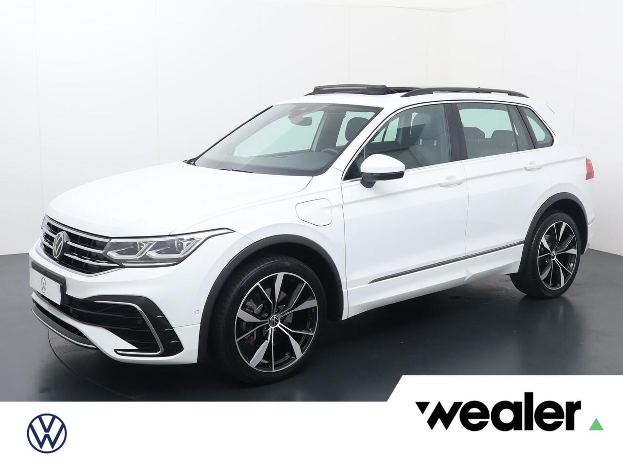 Volkswagen TIGUAN 1.4 TSI eHybrid R-Line Business+ | 245 PK | SoH 91% | Trekhaak | Panoramadak | 360 Graden camera | 20"LM velgen | Adaptive cruise control | R-Line |