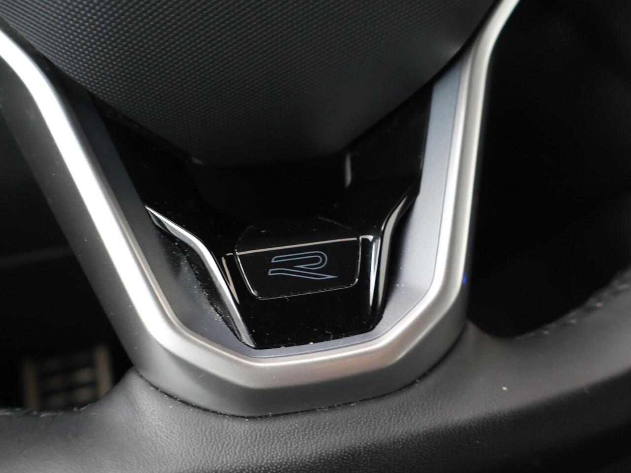 Volkswagen TIGUAN 1.4 TSI eHybrid R-Line Business+ | 245 PK | SoH 91% | Trekhaak | Panoramadak | 360 Graden camera | 20"LM velgen | Adaptive cruise control | R-Line |