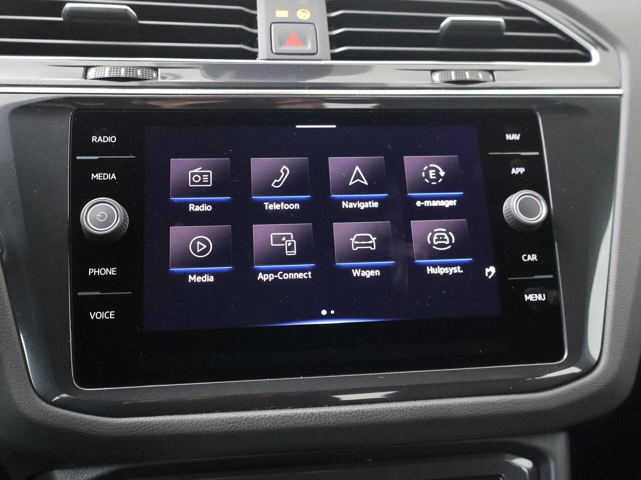 Volkswagen TIGUAN 1.4 TSI eHybrid R-Line Business+ | 245 PK | SoH 91% | Trekhaak | Panoramadak | 360 Graden camera | 20"LM velgen | Adaptive cruise control | R-Line |