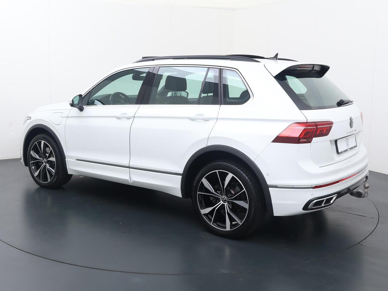 Volkswagen TIGUAN 1.4 TSI eHybrid R-Line Business+ | 245 PK | SoH 91% | Trekhaak | Panoramadak | 360 Graden camera | 20"LM velgen | Adaptive cruise control | R-Line |