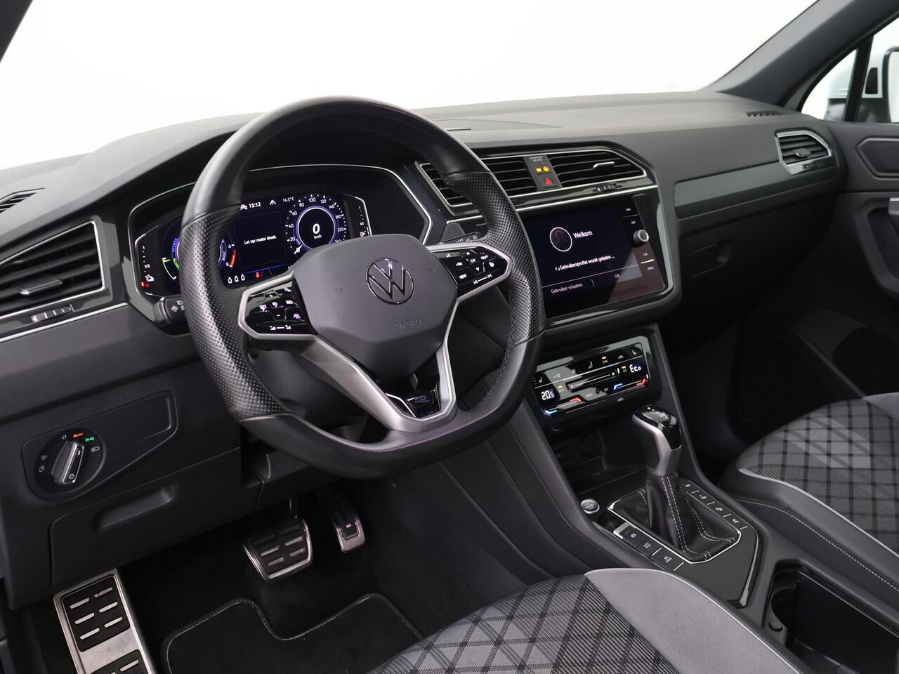 Volkswagen TIGUAN 1.4 TSI eHybrid R-Line Business+ | 245 PK | SoH 91% | Trekhaak | Panoramadak | 360 Graden camera | 20"LM velgen | Adaptive cruise control | R-Line |