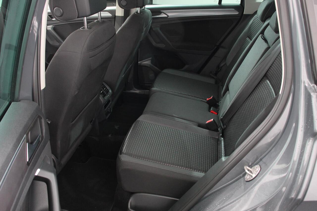 Volkswagen TIGUAN 1.5 TSI DSG Active | Navigatie | App connect Wireless | Adaptive Cruise Control | Travel Assist | Parkeersensoren | Camera | Park Assist | Stoel- en stuurverwarming | Elektrische achterklep | Virtual Cockpit | Inductielader