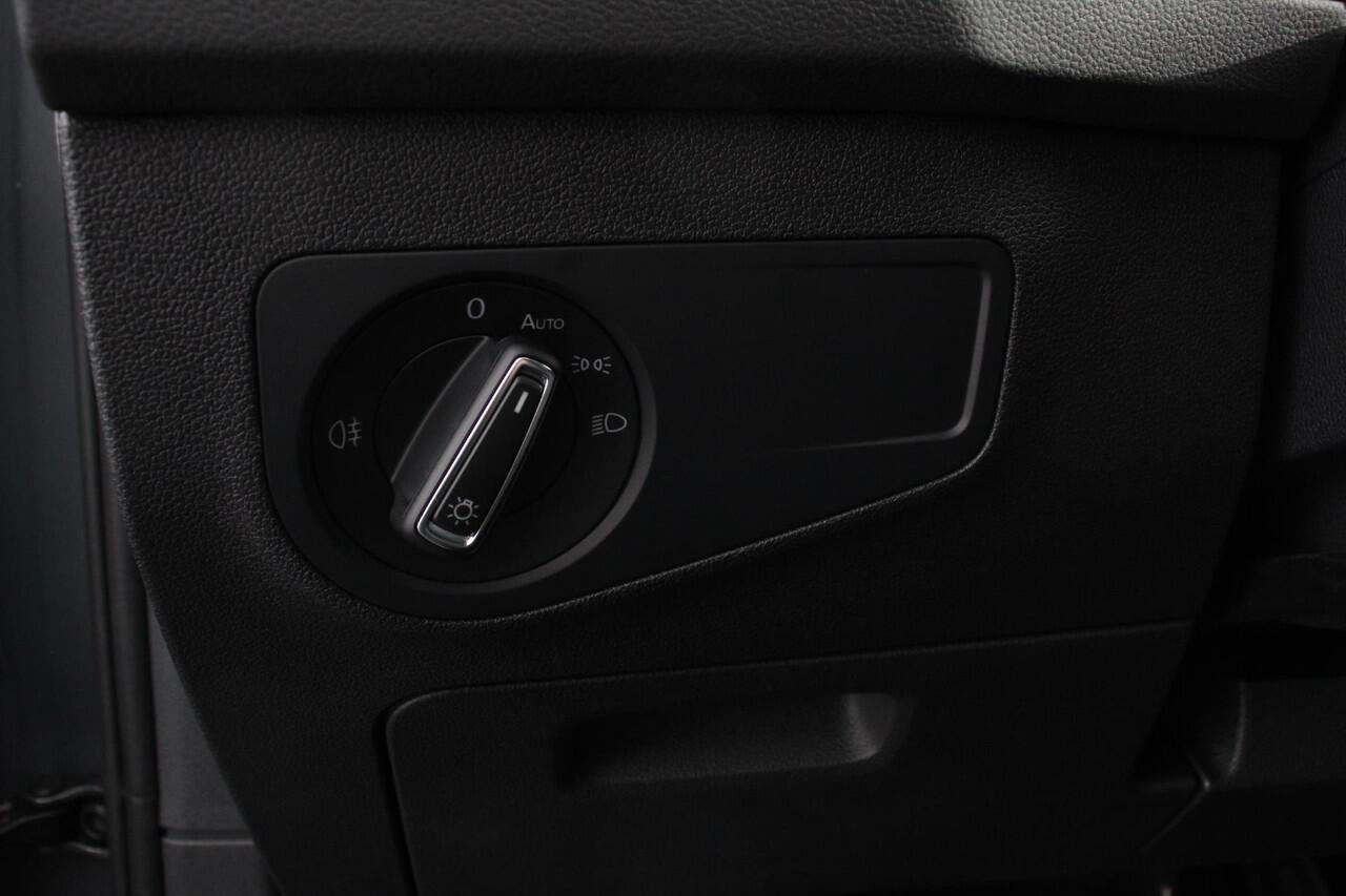 Volkswagen TIGUAN 1.5 TSI DSG Active | Navigatie | App connect Wireless | Adaptive Cruise Control | Travel Assist | Parkeersensoren | Camera | Park Assist | Stoel- en stuurverwarming | Elektrische achterklep | Virtual Cockpit | Inductielader