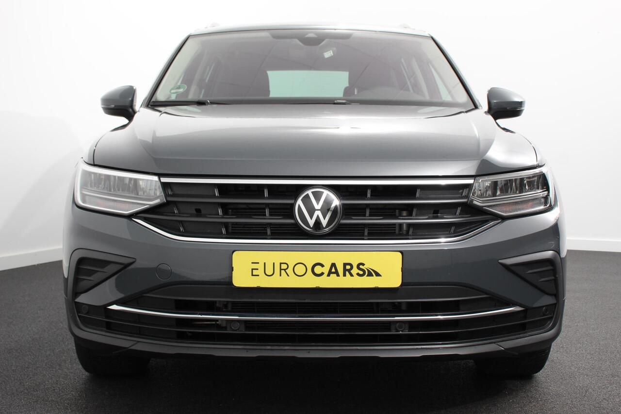 Volkswagen TIGUAN 1.5 TSI DSG Active | Navigatie | App connect Wireless | Adaptive Cruise Control | Travel Assist | Parkeersensoren | Camera | Park Assist | Stoel- en stuurverwarming | Elektrische achterklep | Virtual Cockpit | Inductielader