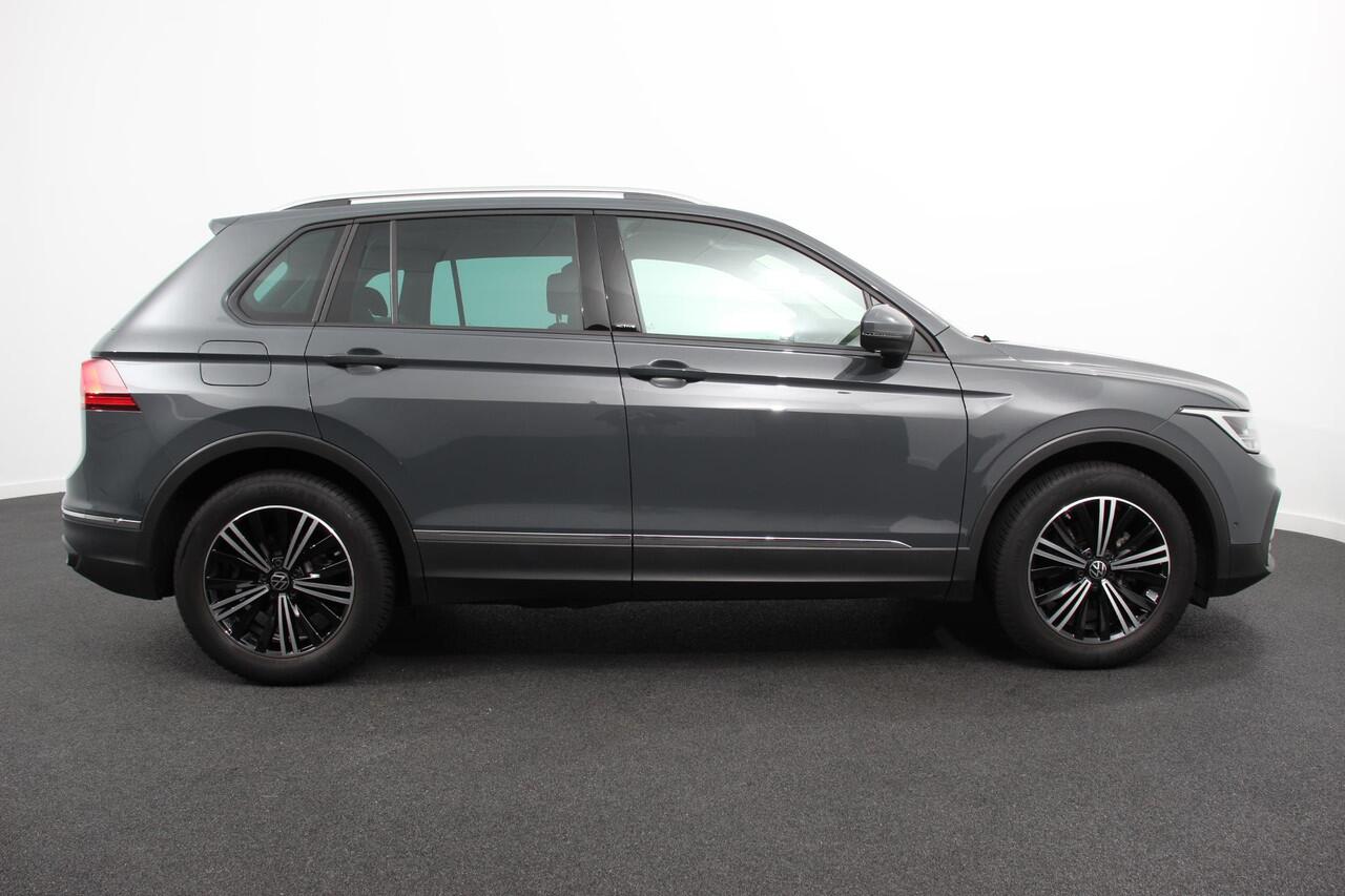 Volkswagen TIGUAN 1.5 TSI DSG Active | Navigatie | App connect Wireless | Adaptive Cruise Control | Travel Assist | Parkeersensoren | Camera | Park Assist | Stoel- en stuurverwarming | Elektrische achterklep | Virtual Cockpit | Inductielader