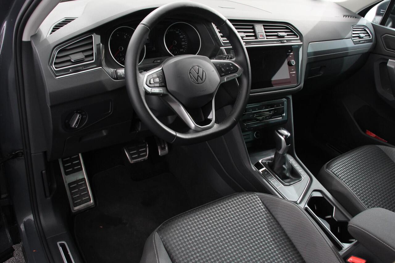 Volkswagen TIGUAN 1.5 TSI DSG Active | Navigatie | App connect Wireless | Adaptive Cruise Control | Travel Assist | Parkeersensoren | Camera | Park Assist | Stoel- en stuurverwarming | Elektrische achterklep | Virtual Cockpit | Inductielader