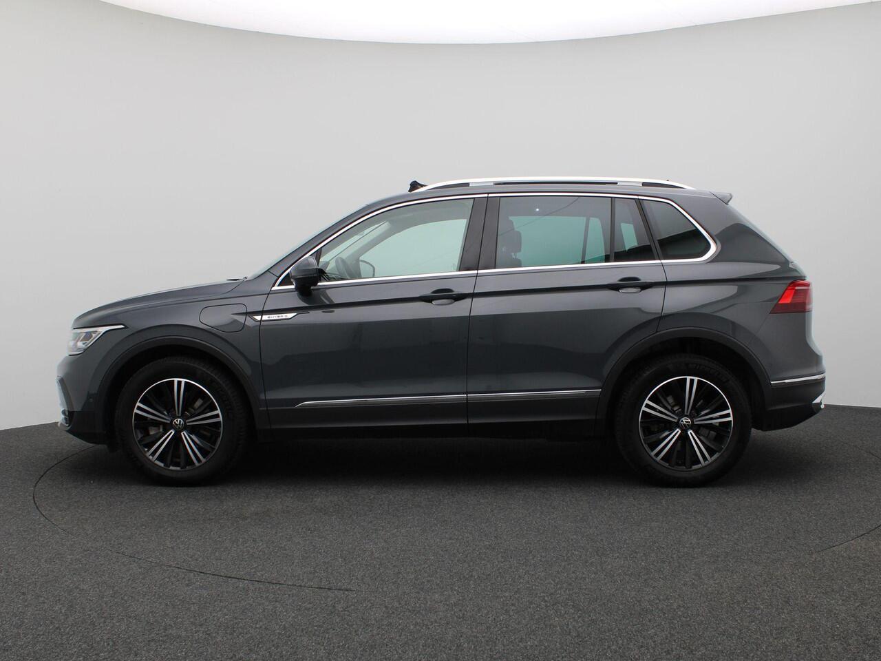 Volkswagen TIGUAN 1.4 TSI eHybrid Elegance 245PK DSG Pano-Schuifdak, Trekhaak, Leder, Memorystoel, 360gr. Camera, Side Assist, Keyless, DCC, Adaptieve Cruise Controle, 18" LM Velgen