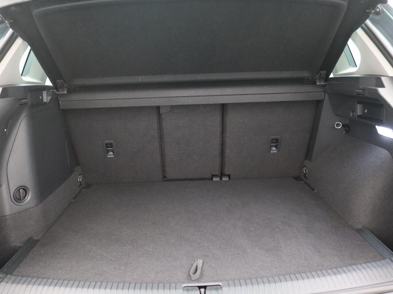 Volkswagen TIGUAN 1.4 TSI eHybrid Elegance 245PK DSG Pano-Schuifdak, Trekhaak, Leder, Memorystoel, 360gr. Camera, Side Assist, Keyless, DCC, Adaptieve Cruise Controle, 18" LM Velgen