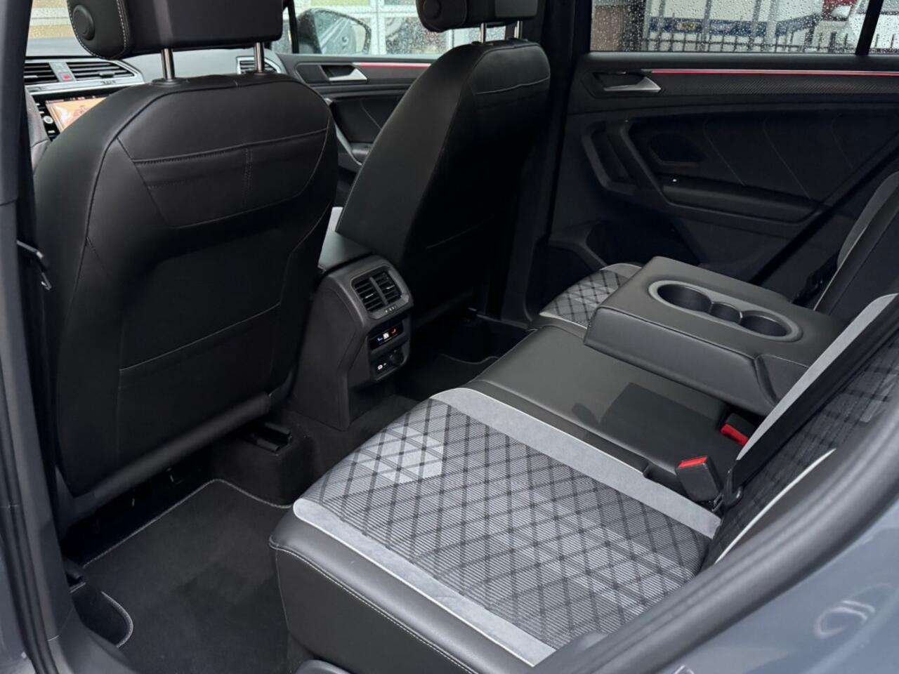 Volkswagen TIGUAN 1.5 TSI DSG R-LINE Black Style Panoramadak NL-auto 1e Eig.