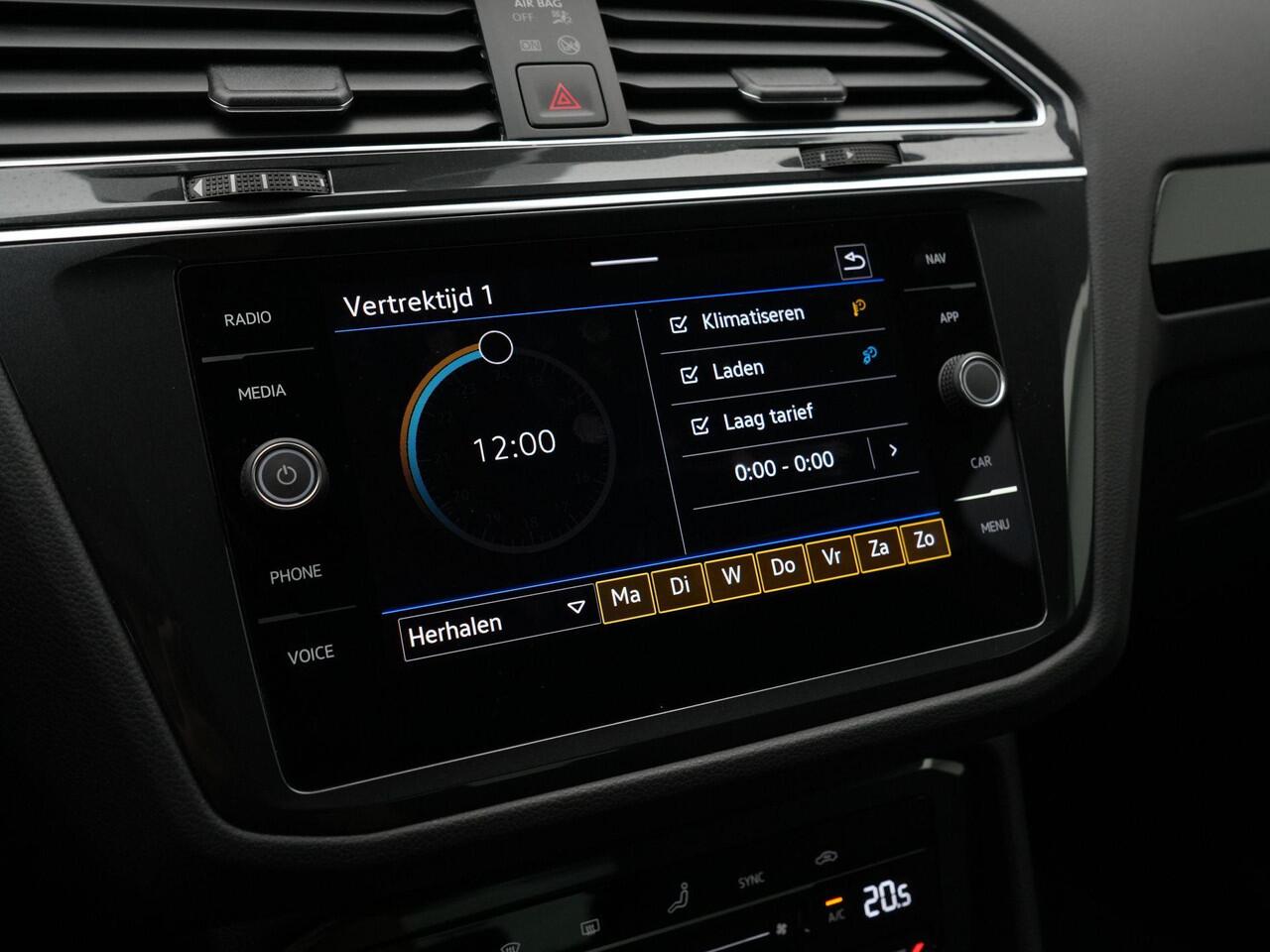 Volkswagen TIGUAN 1.4 TSI 245 pk eHybrid Life Business | LED koplampen | Achteruitrijcamera | Adaptive Cruise Control | Standkachel | Side Assist | 17 inch