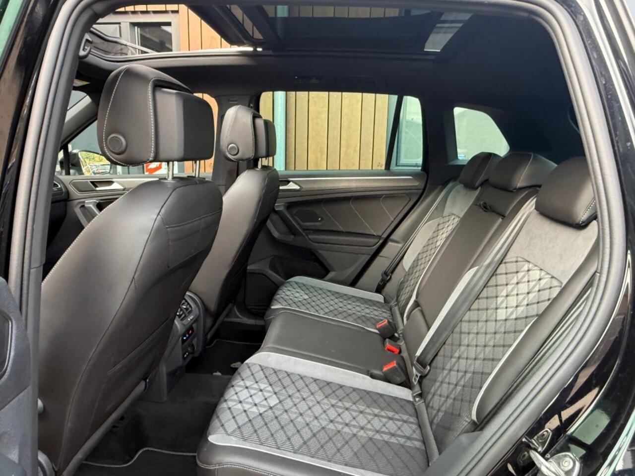 Volkswagen TIGUAN 1.4 TSI Hybrid R-Line Pano Trekhaak 20''