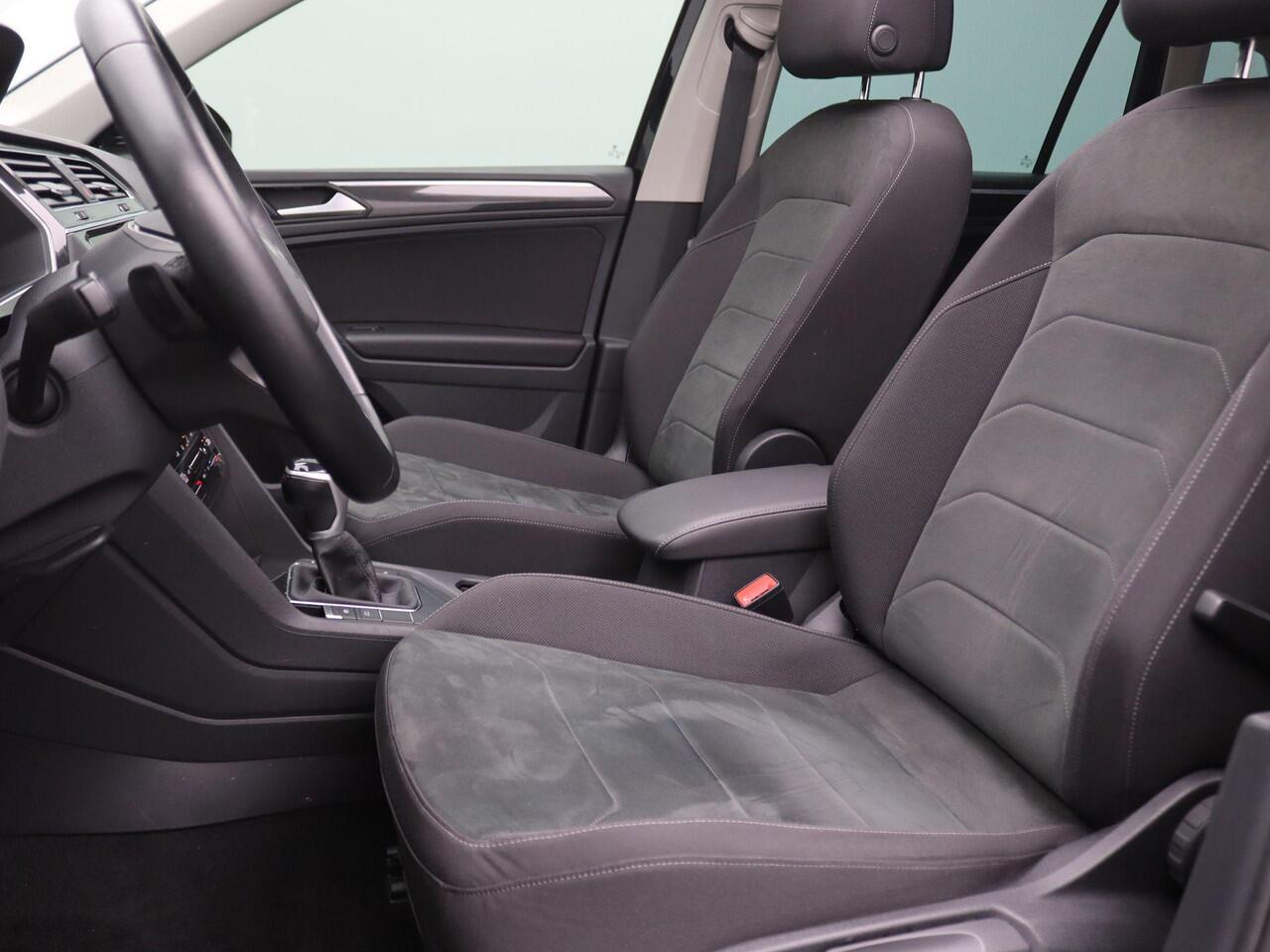 Volkswagen TIGUAN 1.4 TSI eHybrid Elegance 245PK DSG Pano-Schuifdak, Matrix Led, Adaptive Cruise Control, Achteruitrijcamera, Keyless, Side Assist, Elek. Bedienbare Achterklep, 18" LM Velgen