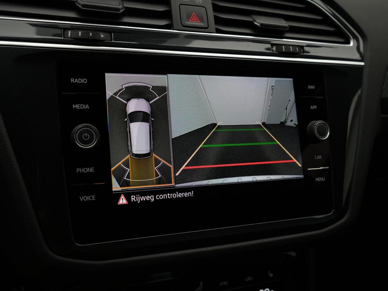 Volkswagen TIGUAN 1.4 TSI 245 pk DSG eHybrid R-Line Business+ | Panoramadak | Trekhaak | Leder | Geheugenstoelen | Rondomzicht camera | IQ Light | Stuur-/achterbankverwarming