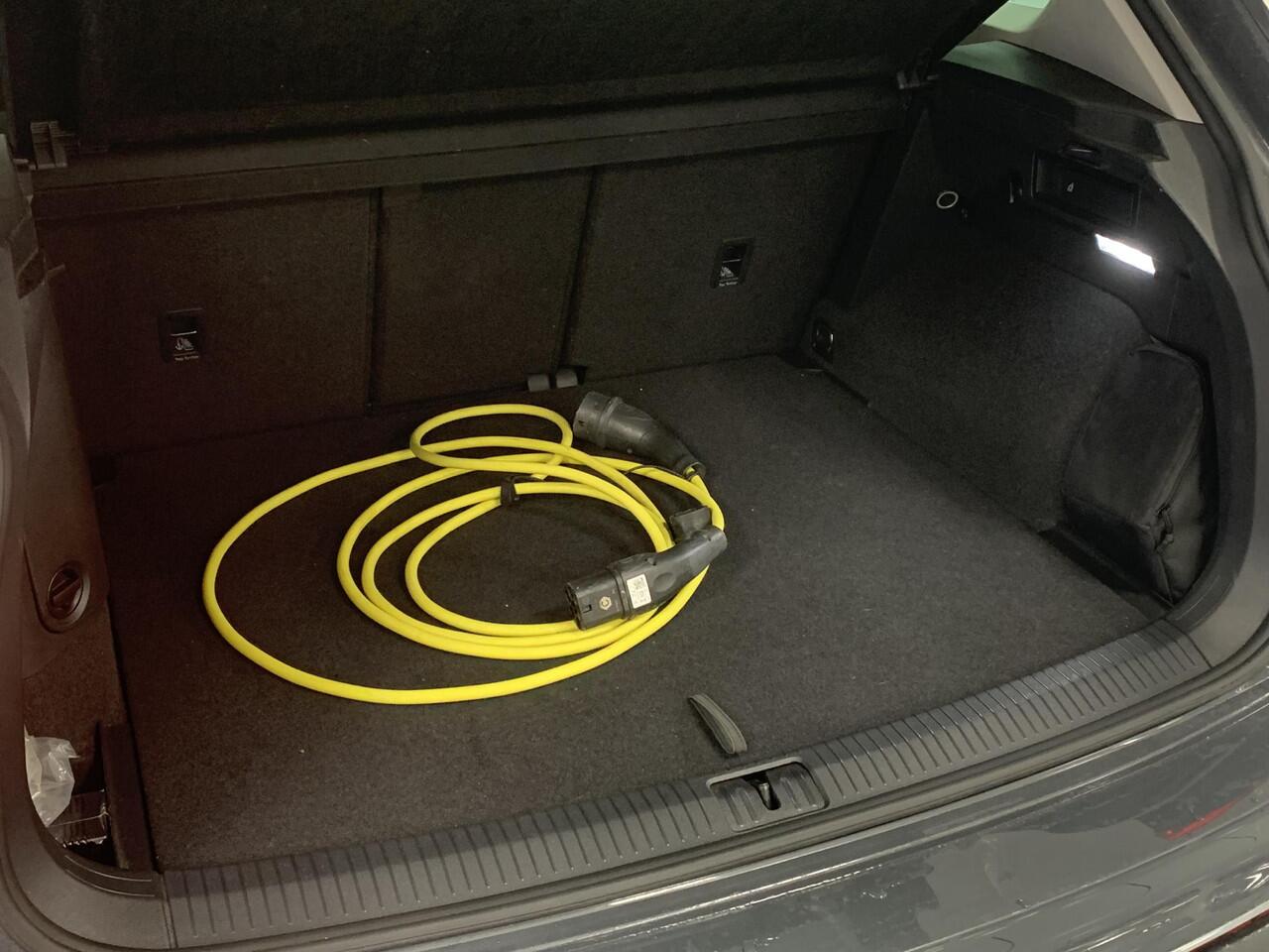 Volkswagen TIGUAN 1.4 TSI eHybrid Business+ SOH 96,8% | PANORAMADAK | NAVIGATIE | ACHTERUITRIJCAMERA