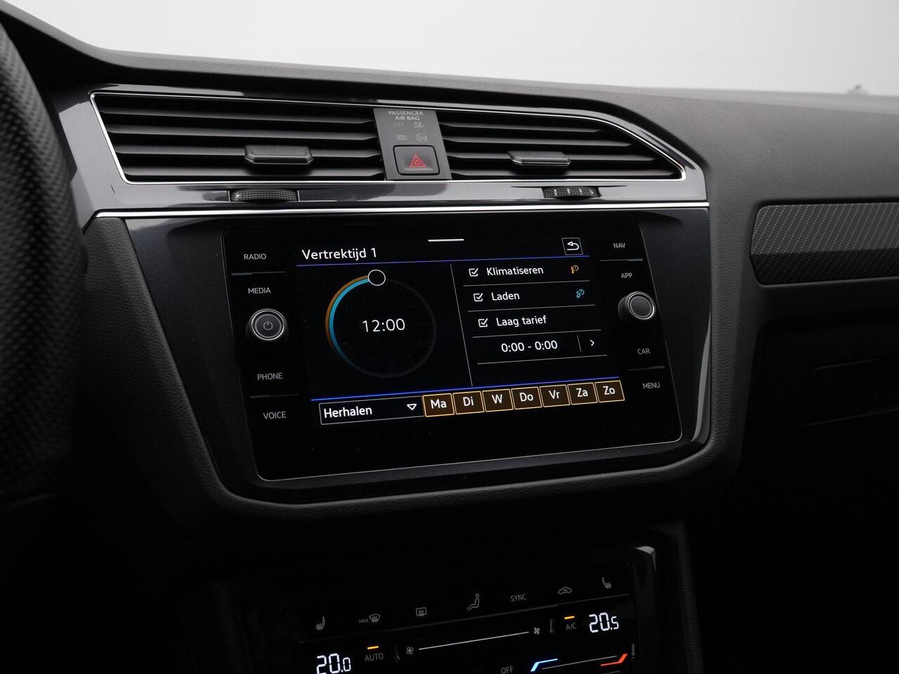 Volkswagen TIGUAN 1.4 TSI eHybrid 245 pk R-Line Business | Panoramadak | Trekhaak | Adaptief onderstel | IQ Light | Stuur-/stoelverwarming