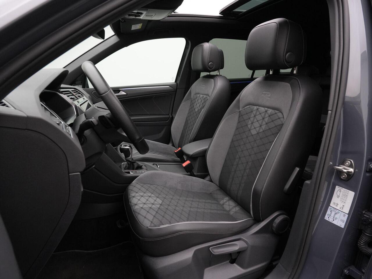 Volkswagen TIGUAN 1.4 TSI eHybrid 245 pk R-Line Business | Panoramadak | Trekhaak | Adaptief onderstel | IQ Light | Stuur-/stoelverwarming