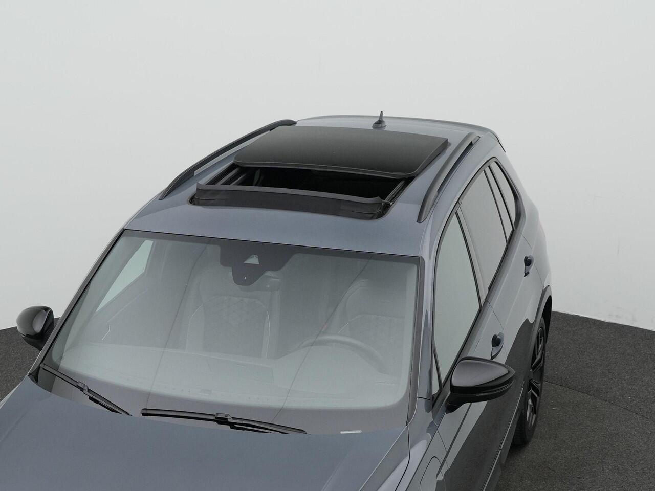 Volkswagen TIGUAN 1.4 TSI eHybrid 245 pk R-Line Business | Panoramadak | Trekhaak | Adaptief onderstel | IQ Light | Stuur-/stoelverwarming