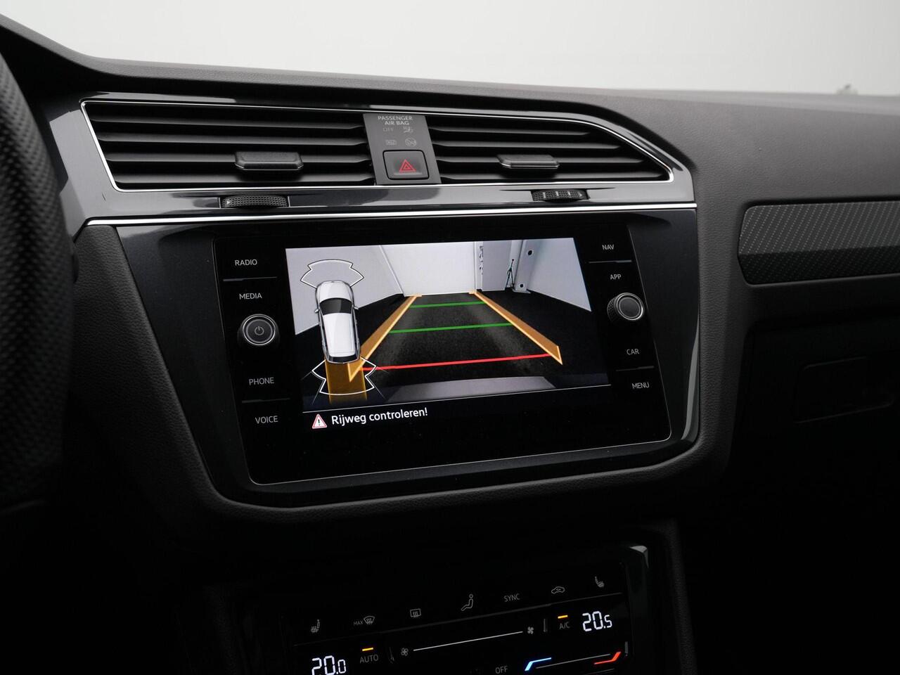 Volkswagen TIGUAN 1.4 TSI eHybrid 245 pk R-Line Business | Panoramadak | Trekhaak | Adaptief onderstel | IQ Light | Stuur-/stoelverwarming