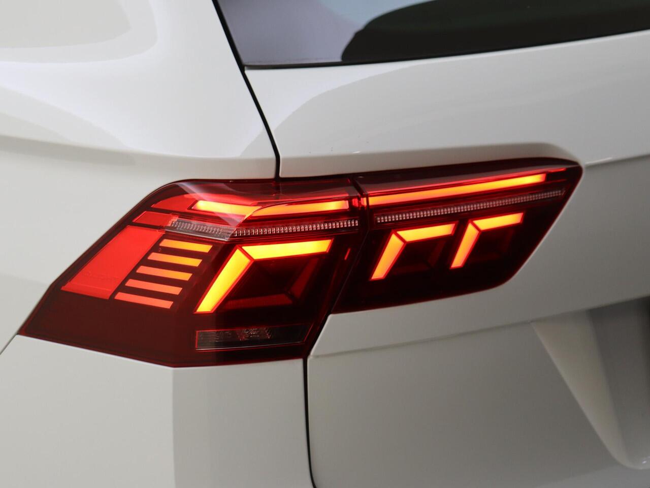 Volkswagen TIGUAN 1.4 TSI eHybrid R-Line Business | Achteruitrijcamera | 3-zone airco | LED matrix verlichting | Adaptieve cruise control | Dodehoek detectie | Keyless | CarPlay | Digital cockpit |