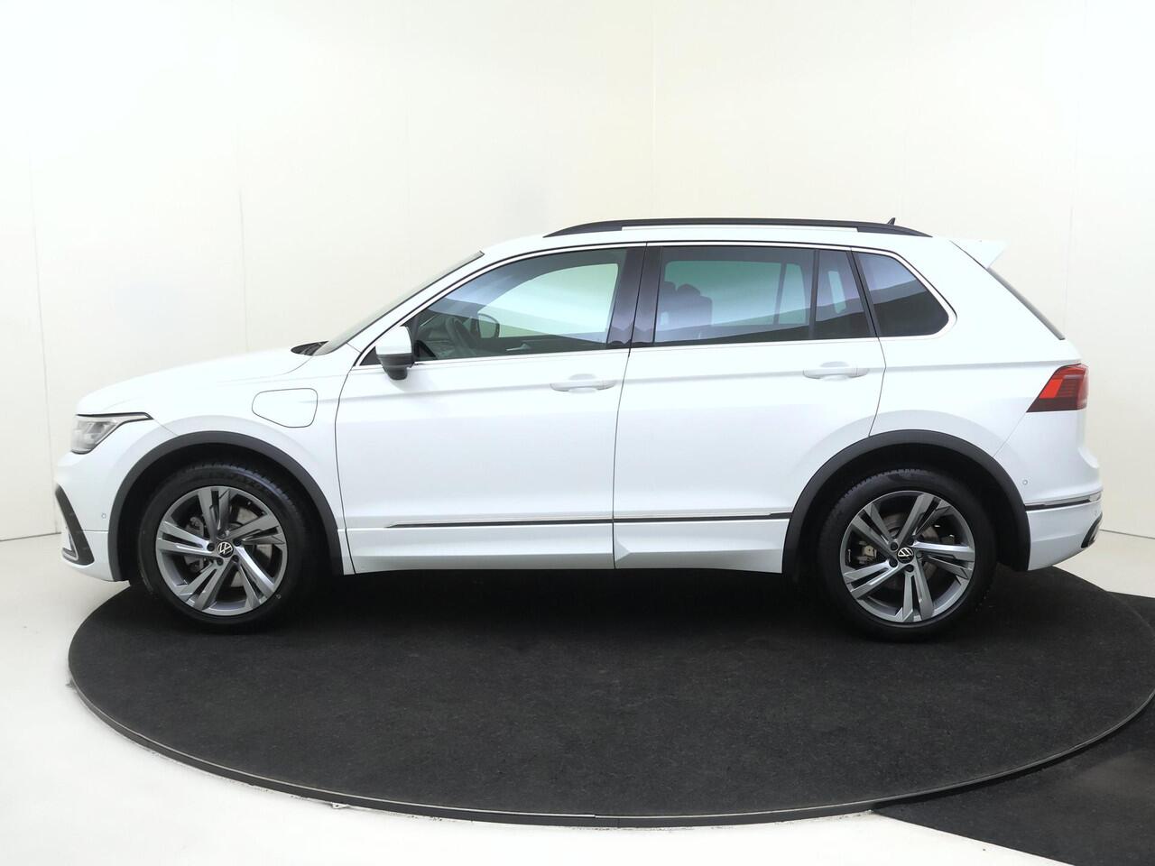 Volkswagen TIGUAN 1.4 TSI eHybrid R-Line Business | Achteruitrijcamera | 3-zone airco | LED matrix verlichting | Adaptieve cruise control | Dodehoek detectie | Keyless | CarPlay | Digital cockpit |