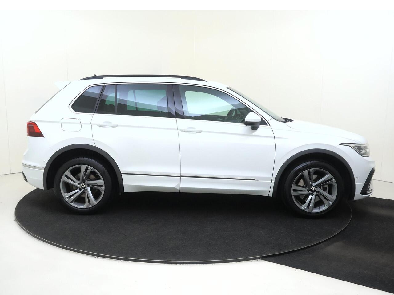 Volkswagen TIGUAN 1.4 TSI eHybrid R-Line Business | Achteruitrijcamera | 3-zone airco | LED matrix verlichting | Adaptieve cruise control | Dodehoek detectie | Keyless | CarPlay | Digital cockpit |