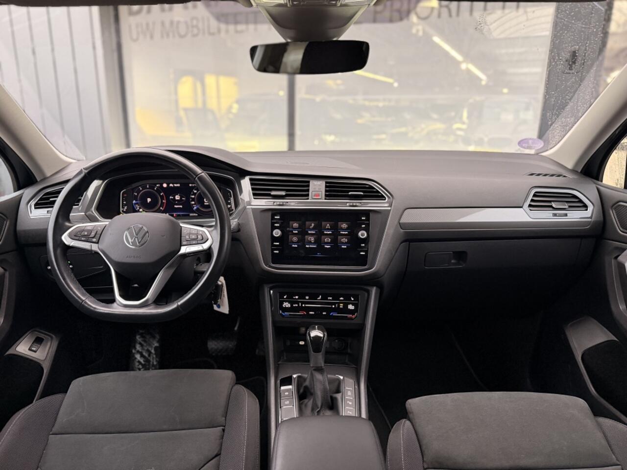 Volkswagen TIGUAN Allspace 1.5 TSI Life Business | Virtual Cockpit | Trekhaak | Navigatie