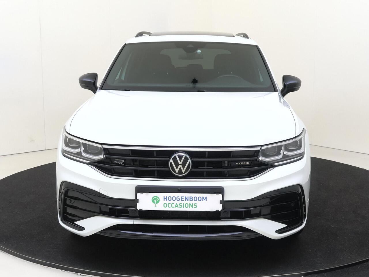 Volkswagen TIGUAN 1.4 TSI eHybrid R-Line Business | Panoramadak | 360 camera | Black style | Adaptieve demping | Lederen bekleding | LED matrix verlichting | Keyless | Dodehoek detectie | Adaptieve cruise control |