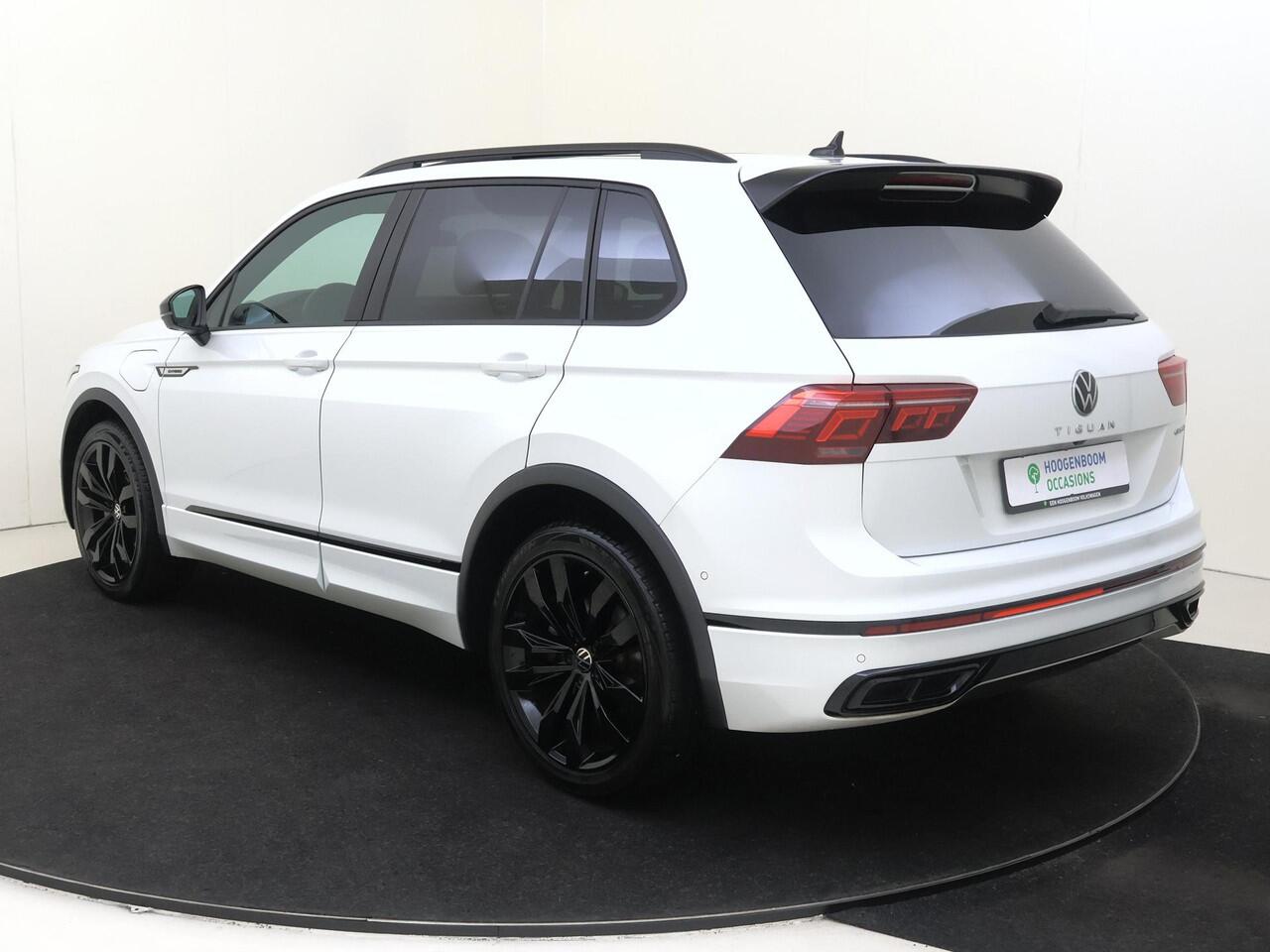 Volkswagen TIGUAN 1.4 TSI eHybrid R-Line Business | Panoramadak | 360 camera | Black style | Adaptieve demping | Lederen bekleding | LED matrix verlichting | Keyless | Dodehoek detectie | Adaptieve cruise control |