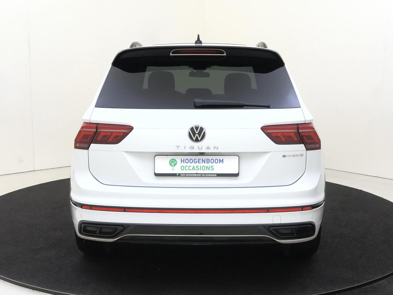 Volkswagen TIGUAN 1.4 TSI eHybrid R-Line Business | Panoramadak | 360 camera | Black style | Adaptieve demping | Lederen bekleding | LED matrix verlichting | Keyless | Dodehoek detectie | Adaptieve cruise control |