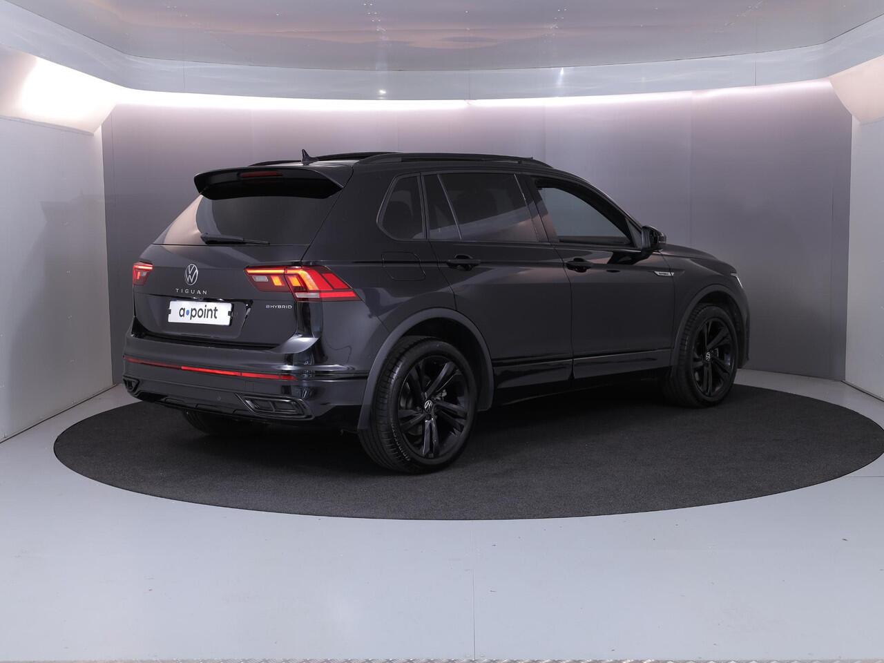 Volkswagen TIGUAN 1.4 TSI eHybrid R-Line Business 245 PK PHEV | Navigatie | Panorama dak | Black Style | Assistentie pakket | Parkeer camera |