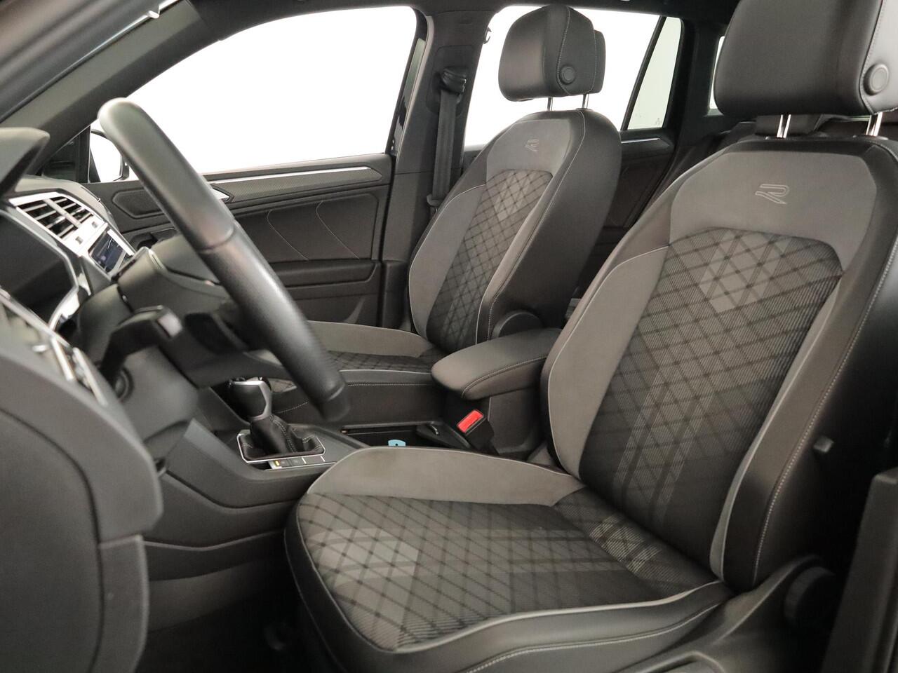 Volkswagen TIGUAN 1.4 TSI eHybrid R-Line Business 245 PK PHEV | Navigatie | Panorama dak | Black Style | Assistentie pakket | Parkeer camera |