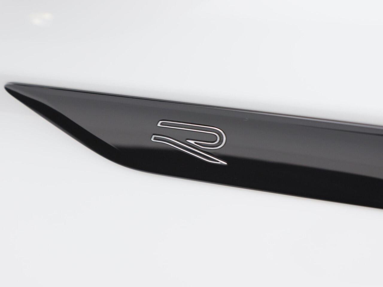 Volkswagen TIGUAN 1.5 TSi 150 Pk Automaat R-Line | Adaptive Cruise | Climate Control | Navigatie | Camera | Carplay | 19 Inch | 17.821 Km!!