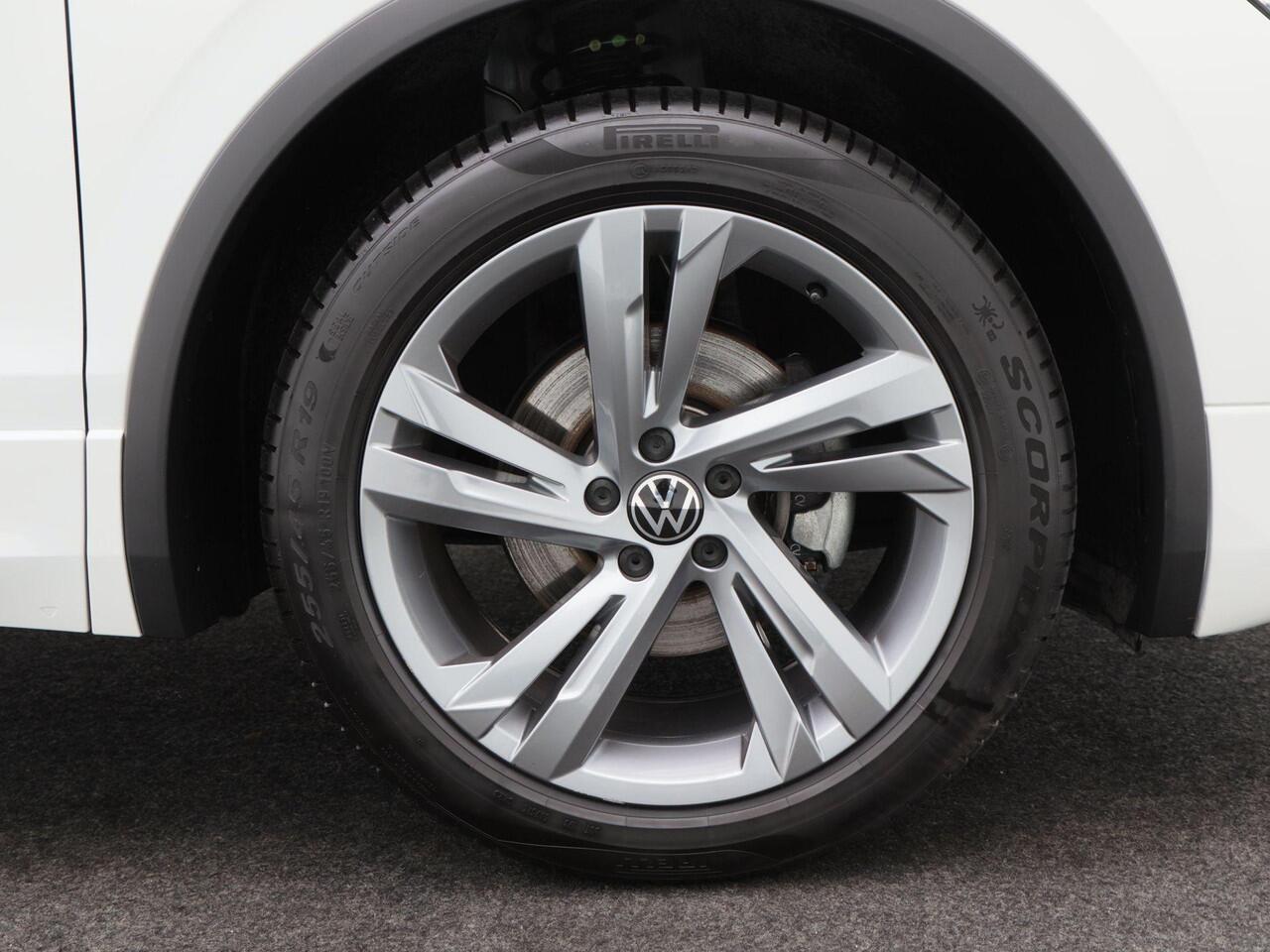 Volkswagen TIGUAN 1.5 TSi 150 Pk Automaat R-Line | Adaptive Cruise | Climate Control | Navigatie | Camera | Carplay | 19 Inch | 17.821 Km!!