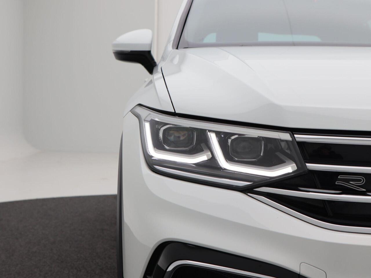 Volkswagen TIGUAN 1.5 TSi 150 Pk Automaat R-Line | Adaptive Cruise | Climate Control | Navigatie | Camera | Carplay | 19 Inch | 17.821 Km!!