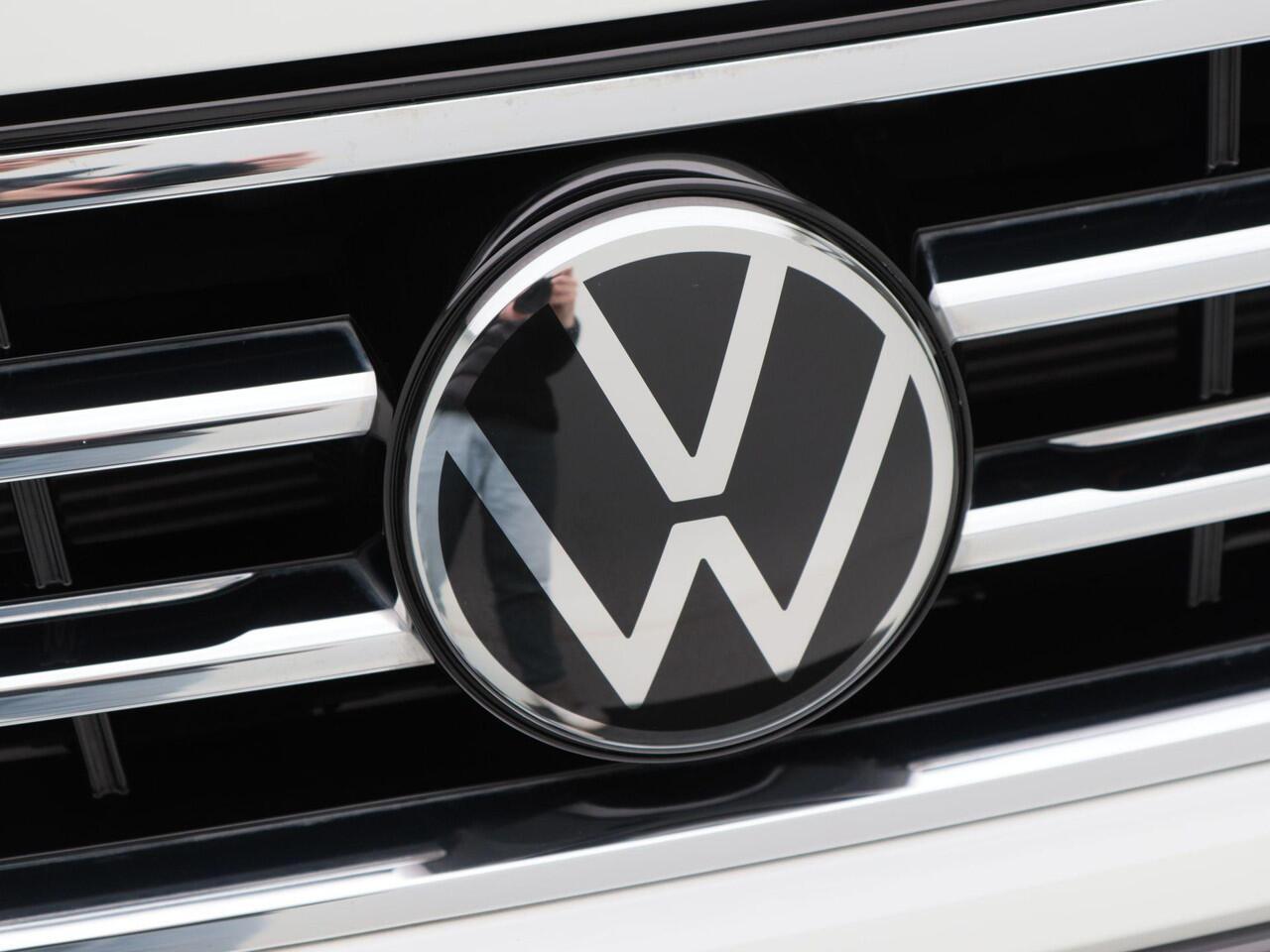 Volkswagen TIGUAN 1.5 TSi 150 Pk Automaat R-Line | Adaptive Cruise | Climate Control | Navigatie | Camera | Carplay | 19 Inch | 17.821 Km!!