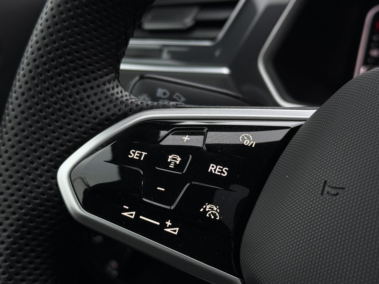 Volkswagen TIGUAN 1.5 eTSI R-Line Edition l Pano l Harman Kardon l Stoelverwarming l Adpt Cruise l Black Pakket