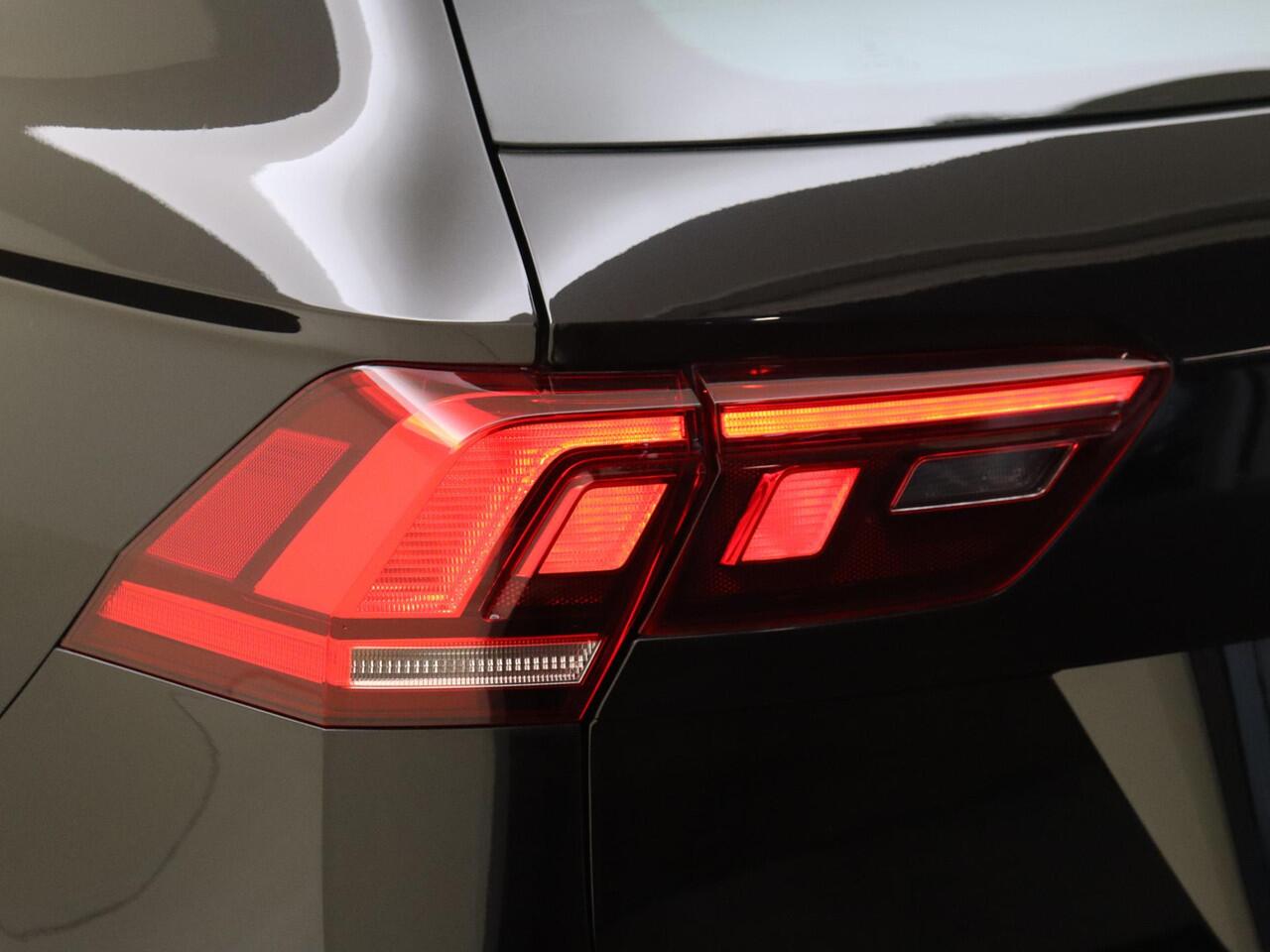 Volkswagen TIGUAN 1.4 TSI eHybrid Life | Panoramadak | Achteruitrijcamera | 3-zone airco | Adaptieve cruise control | CarPlay | Navigatie | Stoel- en stuurwielverwarming |