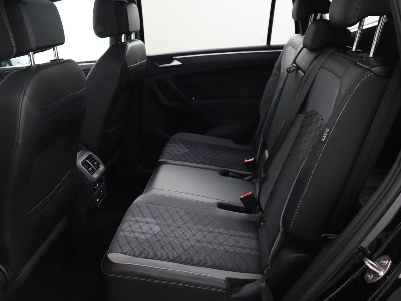 Volkswagen TIGUAN Allspace 1.5 TSI R-Line Business 7 Persoons! | Panoramadak | ACC | IQ Light!