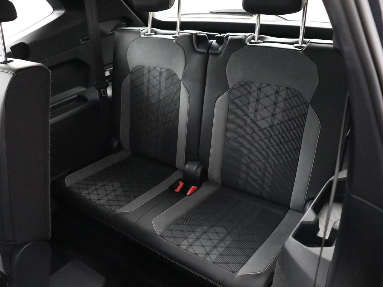 Volkswagen TIGUAN Allspace 1.5 TSI R-Line Business 7 Persoons! | Panoramadak | ACC | IQ Light!