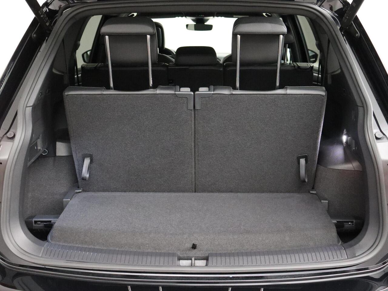 Volkswagen TIGUAN Allspace 1.5 TSI R-Line Business 7 Persoons! | Panoramadak | ACC | IQ Light!