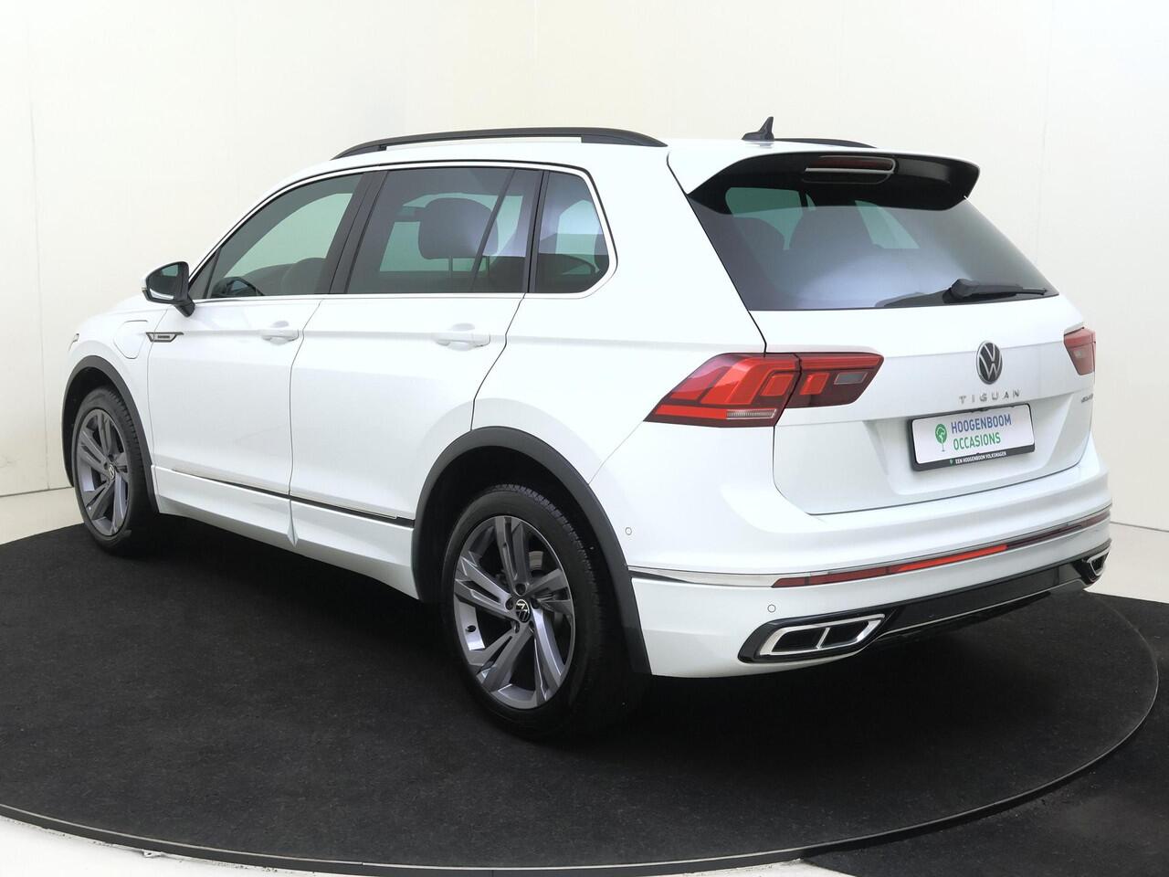 Volkswagen TIGUAN 1.4 TSI eHybrid R-Line Business | SoH 100% | Achteruitrijcamera | Adaptieve cruise control | 3-zone airco | Dodehoek detectie | Keyless | CarPlay | Parkeerassistent | Digital cockpit |