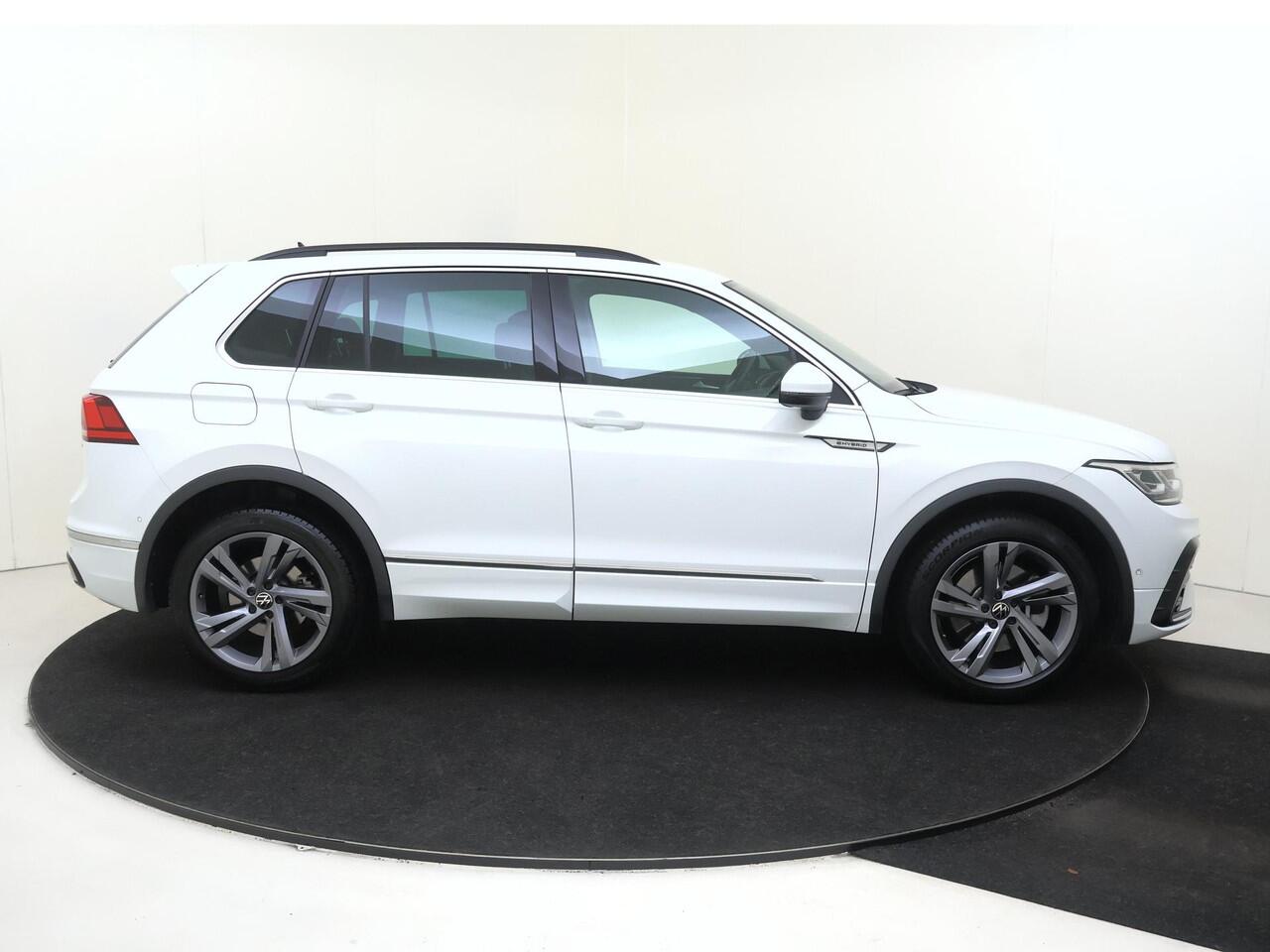 Volkswagen TIGUAN 1.4 TSI eHybrid R-Line Business | SoH 100% | Achteruitrijcamera | Adaptieve cruise control | 3-zone airco | Dodehoek detectie | Keyless | CarPlay | Parkeerassistent | Digital cockpit |